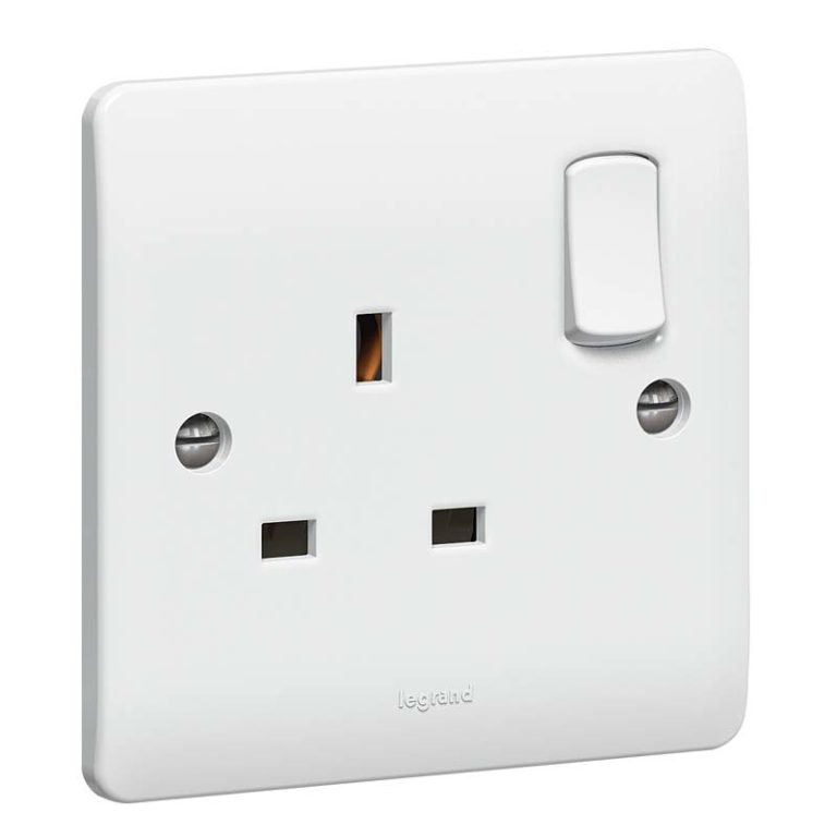 Socket 3 Pin with Switch 13A Flat – Shahid International